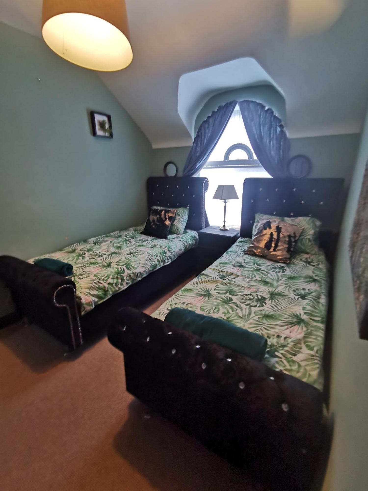 Appartamento Palm Cove Bundoran Luxurious Sea View Balcony Free Wifi Netflix Sleeps 5 Esterno foto
